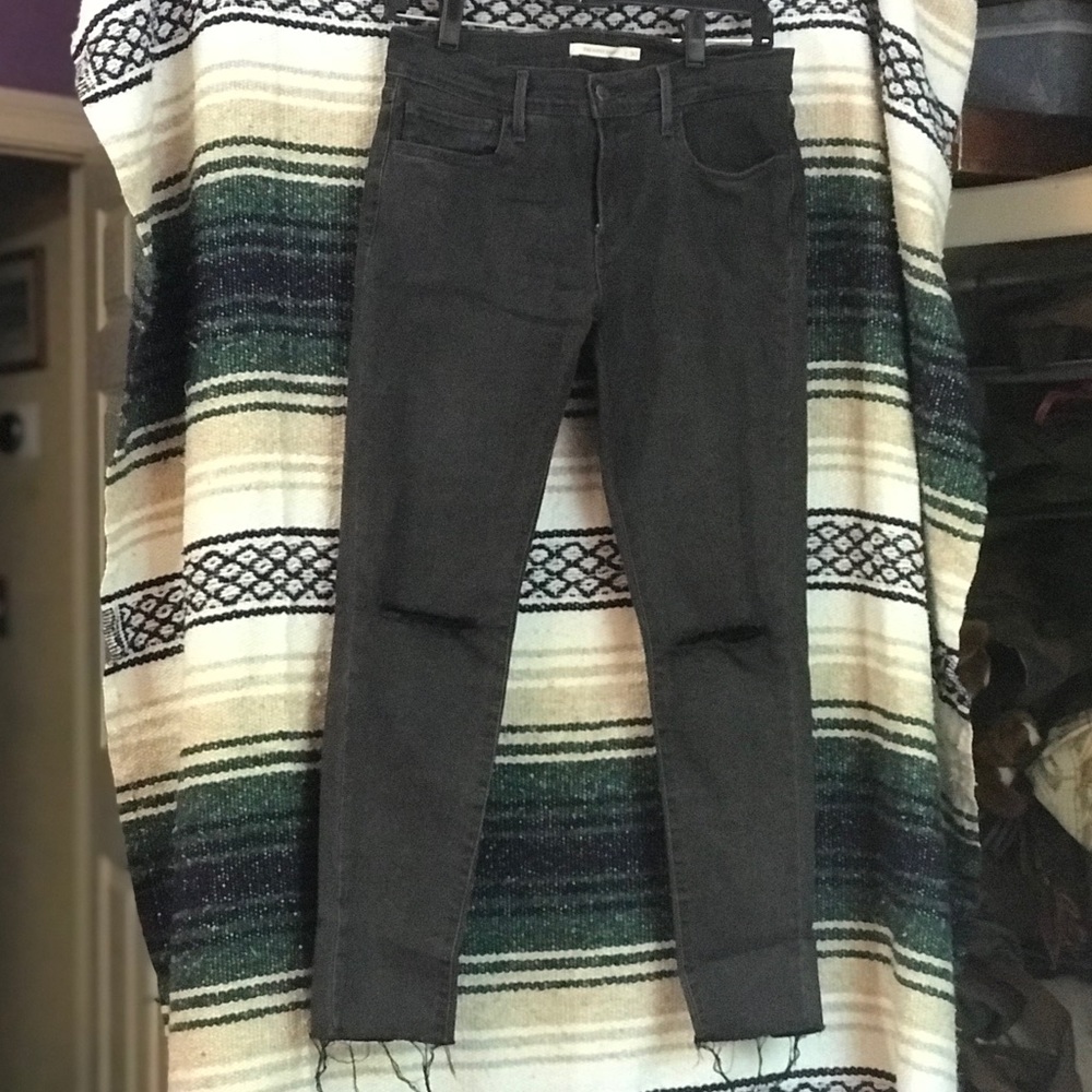 Levi’s - Black Washed Distressed Skinny Jeans